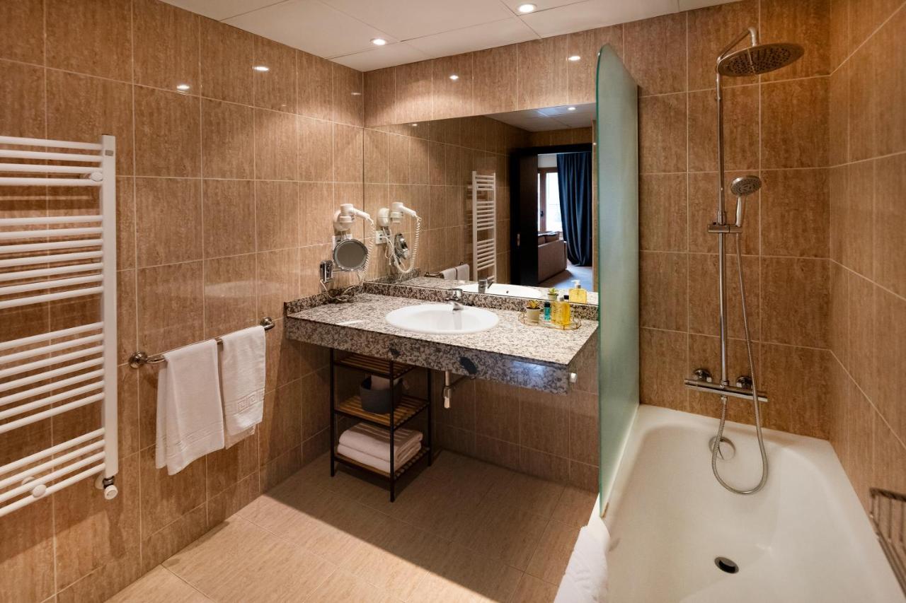 Apartaments Sant Bernat กานีโญ ภายนอก รูปภาพ
