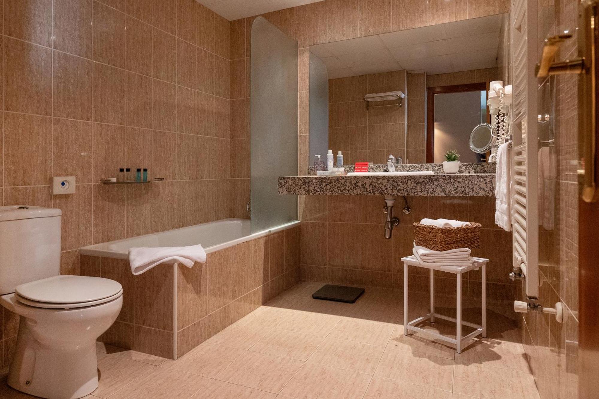 Apartaments Sant Bernat กานีโญ ภายนอก รูปภาพ
