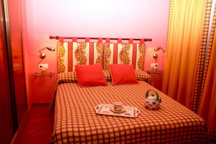 Apartaments Sant Bernat กานีโญ ภายนอก รูปภาพ